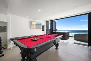 3 Story Oceanfront Home with Jacuzzi in Newport Beach on the Sand! - Image 3