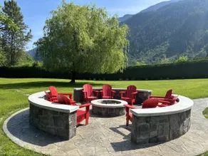 Country Escape with Massive Hot Tub - Image 2