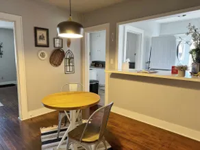 Charming Foxhollow Cottage 1 Bedroom with King Bed - Image 3