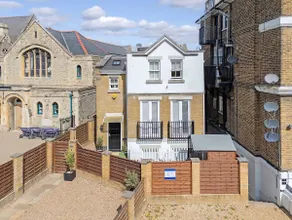 Dove House Wanstead Retreat with Hottub & Home GYM - Image 2