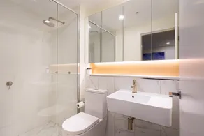 Loft Apartment Bond Quarter - Image 4