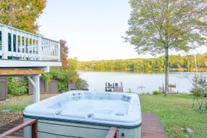 Lakeshore Cottage- Lakefront, Hot Tub & Gameroom - Image 2