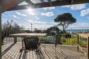 MORNINGTON BEACH APARTMENT  #5 : directly opposite the beach with great views. - Image 2