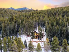 Riverfront Cabin – Hot Tub, Fire Pit & Steam Shower - Image 5