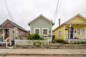 Bright Beach Cottage, Center of town, 30-day - Image 5