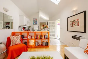 Bright Beach Cottage, Center of town, 30-day - Image 4