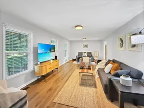 3 Bedrooms 8 Guests Modern Ranch Retreat on Half Acre - Image 2