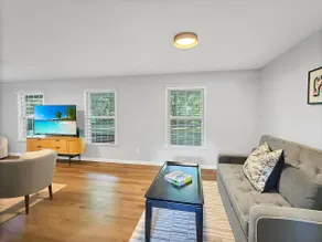 3 Bedrooms 8 Guests Modern Ranch Retreat on Half Acre - Image 4
