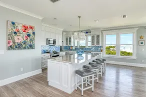 Pelican Luxury-Pool, Heated Spa, Walk to the Beach - Image 3