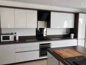 Schöne Villa an einem breiten Kanal mit 15m Liegeplatz und beheiztem Pool! - Image 5
