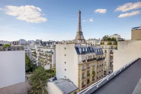 Luxury setting at the Eiffel Tower - Image 4