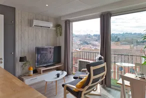 Air Cond apartment, local market and transport - Image 2