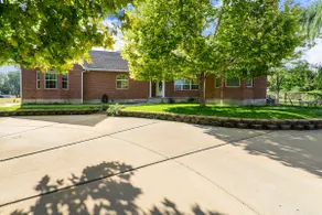 Quiet Rural 4-Bed w/ Lush Yard, Views & Parking. - Image 2