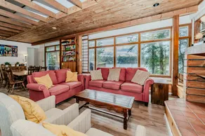 Lakeside 5BR Cottage in Bala – Group Getaway - Image 3