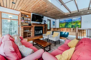 Lakeside 5BR Cottage in Bala – Group Getaway - Image 5