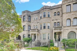 Spacious Bronzeville Apartment - Image 2