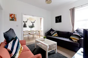 Spacious 3 Bed | Sleeps 8 | Ideal for Groups - Image 4