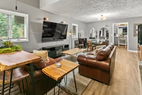 Large Group Cozy Retreat By Zoo:Arcade/Pool-table+ - Image 3