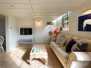 Romantic Cotswolds Chapel Cottage - Image 4