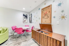 Sleeps 12 • Huge Deck • Beach Gear •Pool table - Image 2