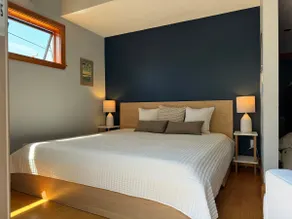 Cozy Marblehead getaway by the beach /w EV charger - Image 4