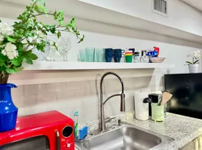Central Orlando Oasis - Clean and Private Stay - Image 2