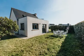 Quiet and bright house • Sleeps 6 • Beach 500 m away - Image 4