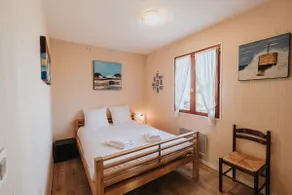 Quiet and bright house • Sleeps 6 • Beach 500 m away - Image 3