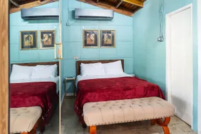 Walkable, Lots of Amenities - Fast WiFi, Deluxe AC - Image 3