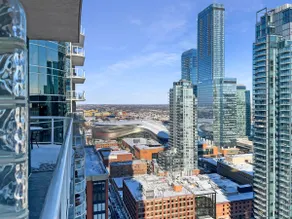 BIG Penthouse+Steamroom+Fireplace+U/G parking - Image 3