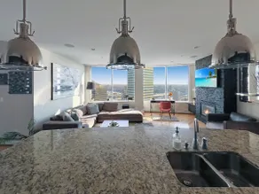 BIG Penthouse+Steamroom+Fireplace+U/G parking - Image 5