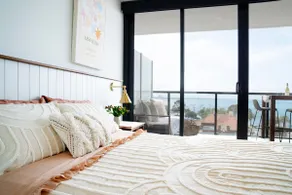 Bayview Luxe. Waterfront views! CBD - Image 2