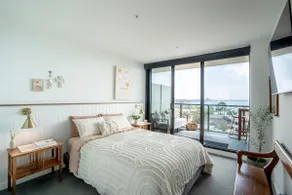 Bayview Luxe. Waterfront views! CBD - Image 4