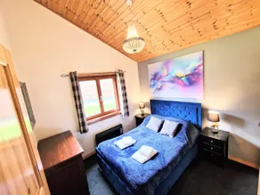 Kingfisher Lodge - Private Hot Tub - Infrared Sauna - Dog Friendly - Image 4