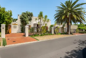 Meerendal Cottage-Affordable Luxury-Private Garden with Pool & Hot Tub - Image 5
