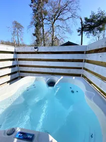 Beaver 1 Hot Tub-Warminster-Bath - Image 2