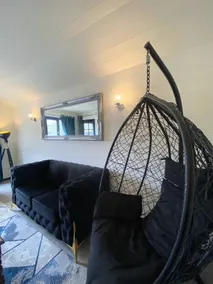 Magpie 6 (Hot Tub)HuntersMoon-Warminster-Bath - Image 4
