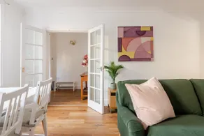 Regency apartment - private entrance & courtyard - Image 3