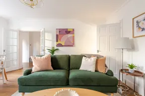 Regency apartment - private entrance & courtyard - Image 2