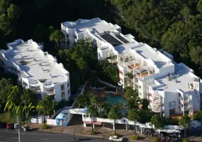 Santorini Villa in Nobby Beach - Image 5