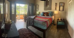 Beach Townhouse, near hip strip, beach, airport - Image 2