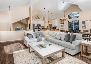 Roomy, Well Appointed Home on Free Shuttle Route in Nice Neighborhood w/Hot Tub - Image 3
