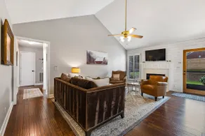 The Clever Mule is a charming home- Great Location - Image 4