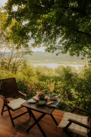 Cosy wood cabin with fireplace & Danube Bend views - Image 2