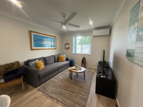 Pearly Shells Beach Cottage- 200m walk to Beach & 500m to shops  - pet friendly - Image 5