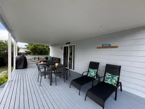 Pearly Shells Beach Cottage- 200m walk to Beach & 500m to shops  - pet friendly - Image 2