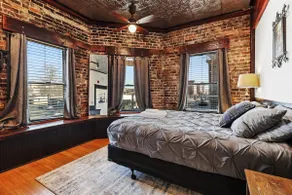 Modern Downtown Loft - Image 4