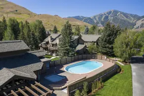 Sun Valley Resort amenities! End-Unit Townhome - Image 2