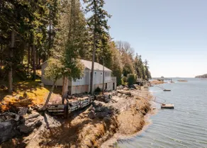 Seal Ledge - water's edge cottage with kayaks - Image 2