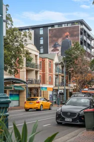 In The Midst on Melbourne - Walk to Cafes & Dining - Image 5